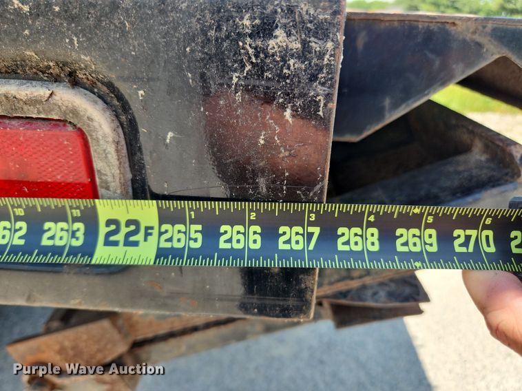 image for item LX9703 2004 Chevrolet C7500  flatbed truck