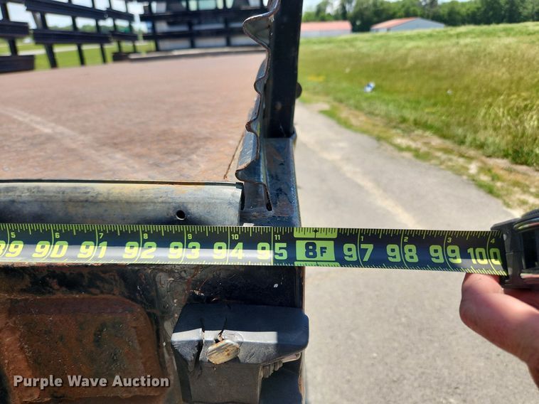 image for item LX9703 2004 Chevrolet C7500  flatbed truck