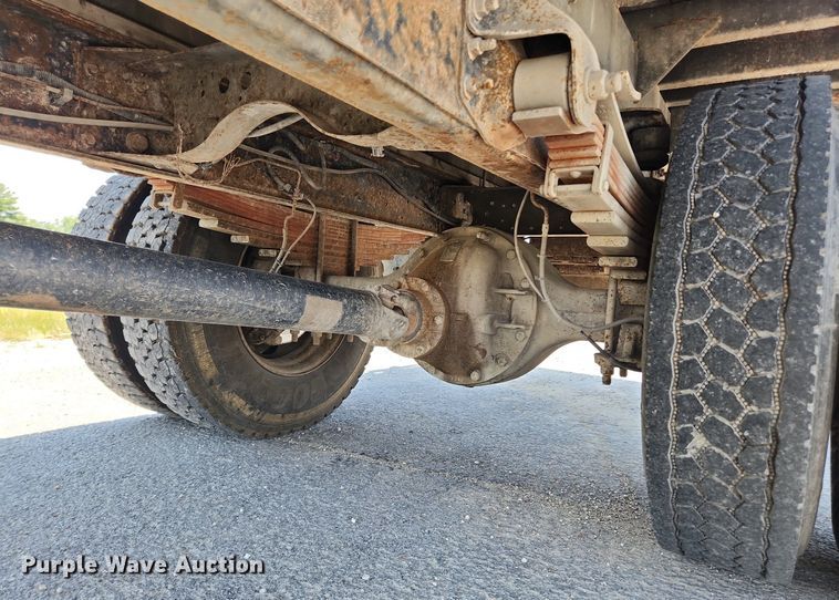 image for item LX9703 2004 Chevrolet C7500  flatbed truck