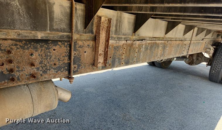 image for item LX9703 2004 Chevrolet C7500  flatbed truck