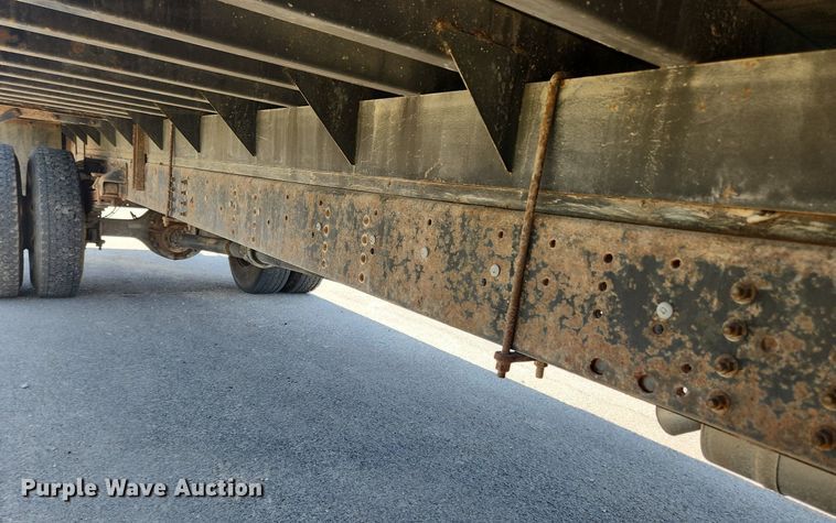 image for item LX9703 2004 Chevrolet C7500  flatbed truck