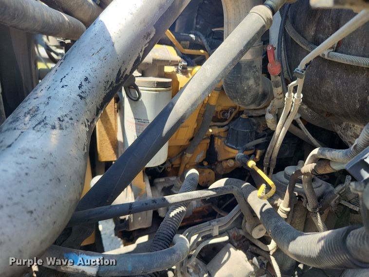 image for item LX9703 2004 Chevrolet C7500  flatbed truck