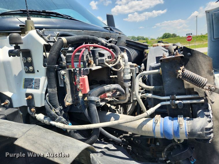 image for item LX9703 2004 Chevrolet C7500  flatbed truck