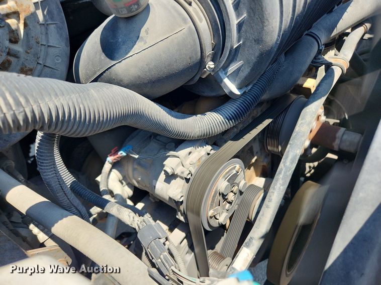 image for item LX9703 2004 Chevrolet C7500  flatbed truck