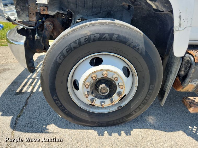 image for item LX9703 2004 Chevrolet C7500  flatbed truck