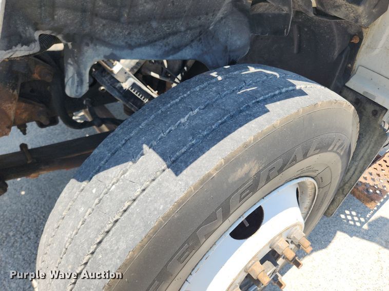 image for item LX9703 2004 Chevrolet C7500  flatbed truck