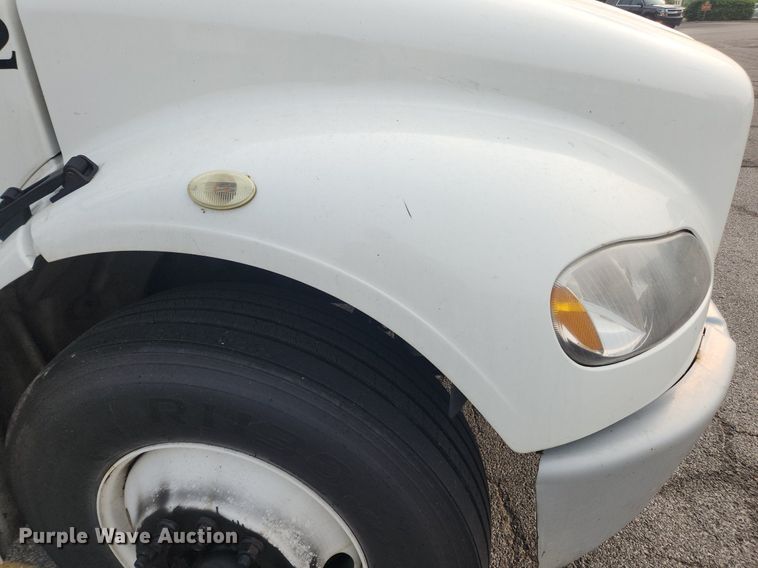 image for item LX9717 2015 Freightliner Business Class M2  box truck