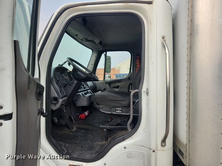 image for item LX9717 2015 Freightliner Business Class M2  box truck