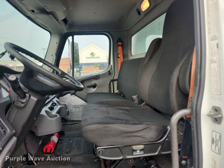 image for item LX9717 2015 Freightliner Business Class M2  box truck