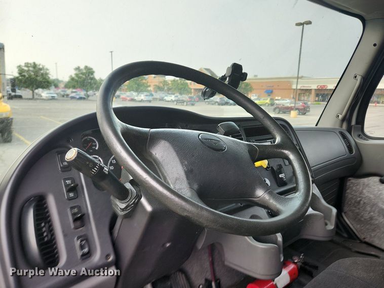 image for item LX9717 2015 Freightliner Business Class M2  box truck