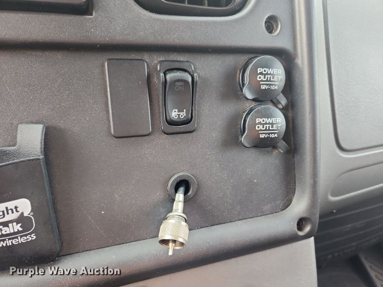 image for item LX9717 2015 Freightliner Business Class M2  box truck