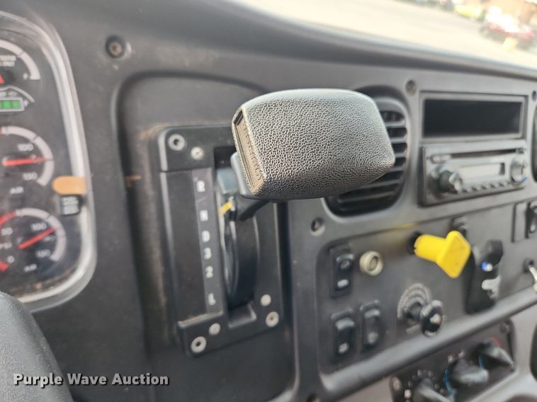 image for item LX9717 2015 Freightliner Business Class M2  box truck