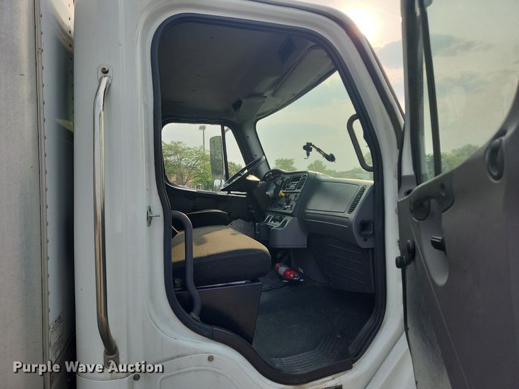 image for item LX9717 2015 Freightliner Business Class M2  box truck