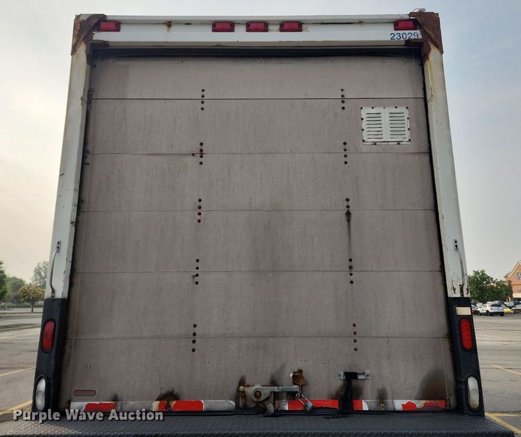 image for item LX9717 2015 Freightliner Business Class M2  box truck