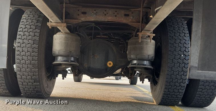 image for item LX9717 2015 Freightliner Business Class M2  box truck