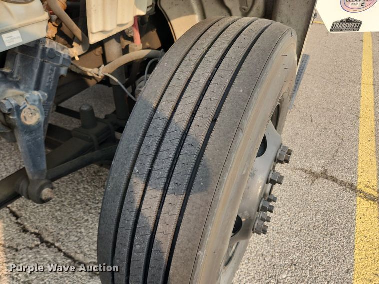 image for item LX9717 2015 Freightliner Business Class M2  box truck