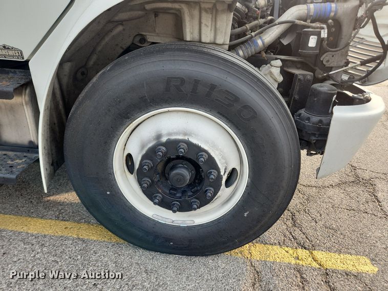 image for item LX9717 2015 Freightliner Business Class M2  box truck