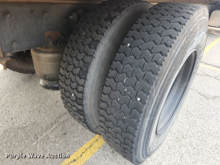 image for item LX9717 2015 Freightliner Business Class M2  box truck