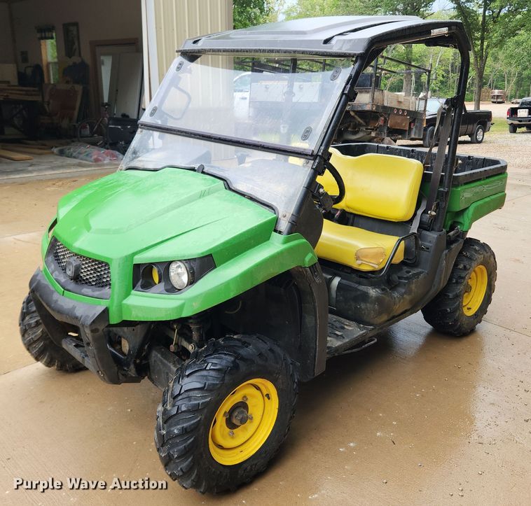 image for item LX9721 2016 John Deere Gator XUV550  utility vehicle