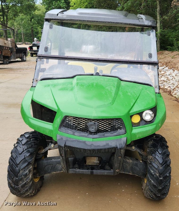 image for item LX9721 2016 John Deere Gator XUV550  utility vehicle