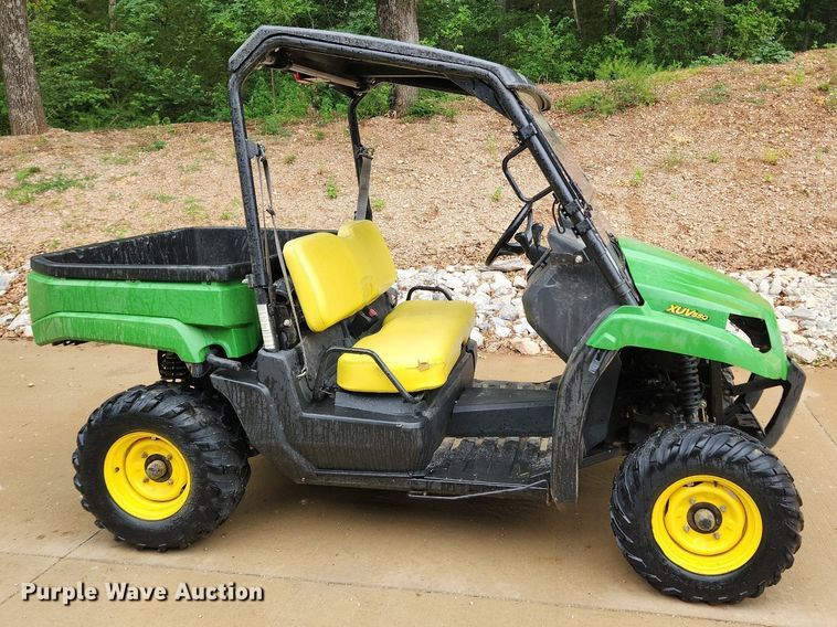 image for item LX9721 2016 John Deere Gator XUV550  utility vehicle