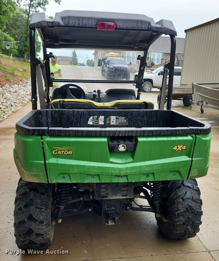 image for item LX9721 2016 John Deere Gator XUV550  utility vehicle