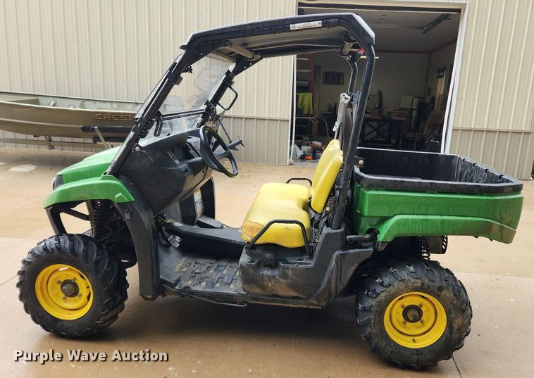 image for item LX9721 2016 John Deere Gator XUV550  utility vehicle