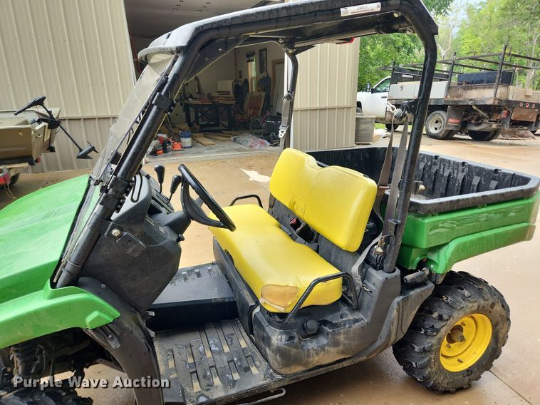 image for item LX9721 2016 John Deere Gator XUV550  utility vehicle