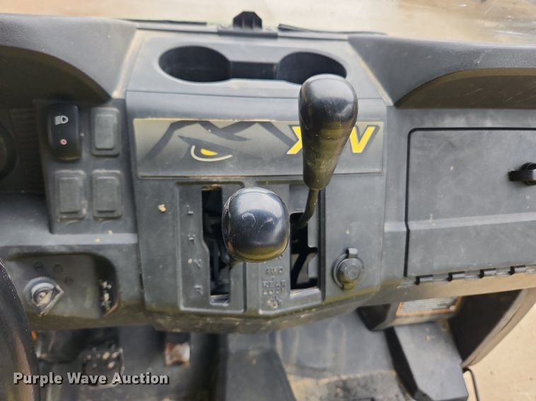 image for item LX9721 2016 John Deere Gator XUV550  utility vehicle