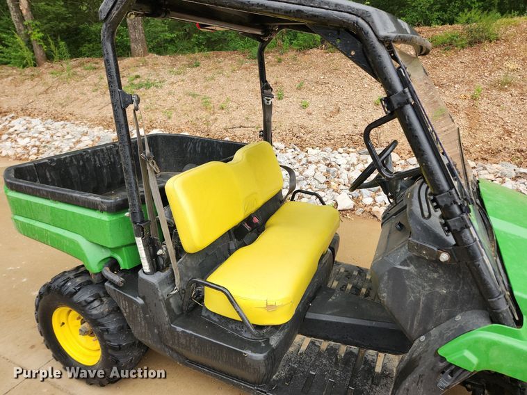 image for item LX9721 2016 John Deere Gator XUV550  utility vehicle