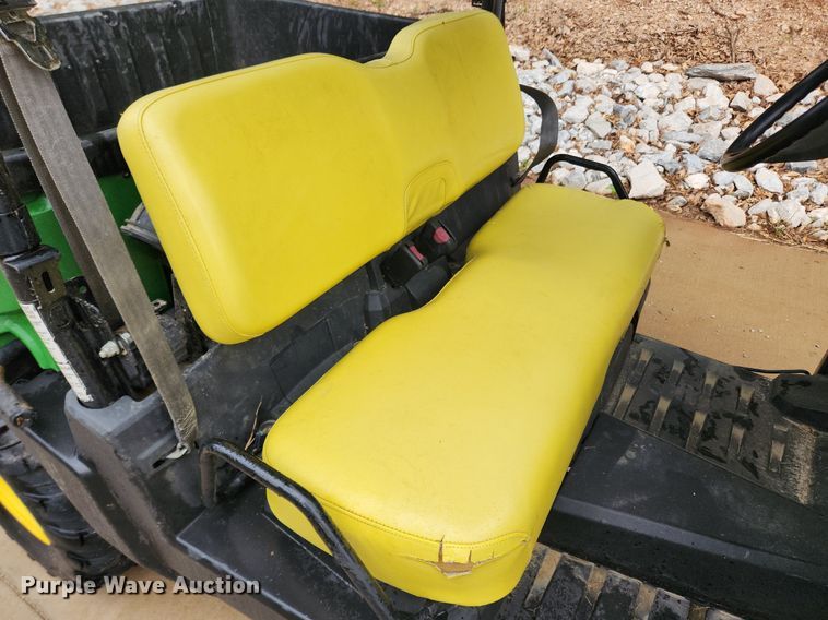 image for item LX9721 2016 John Deere Gator XUV550  utility vehicle