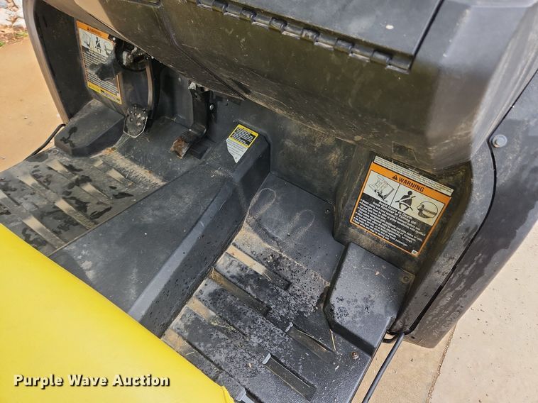 image for item LX9721 2016 John Deere Gator XUV550  utility vehicle