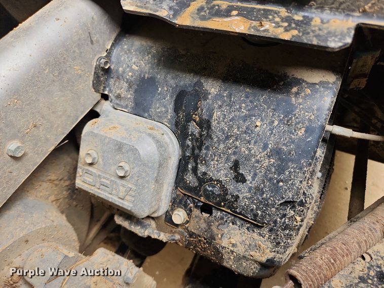 image for item LX9721 2016 John Deere Gator XUV550  utility vehicle