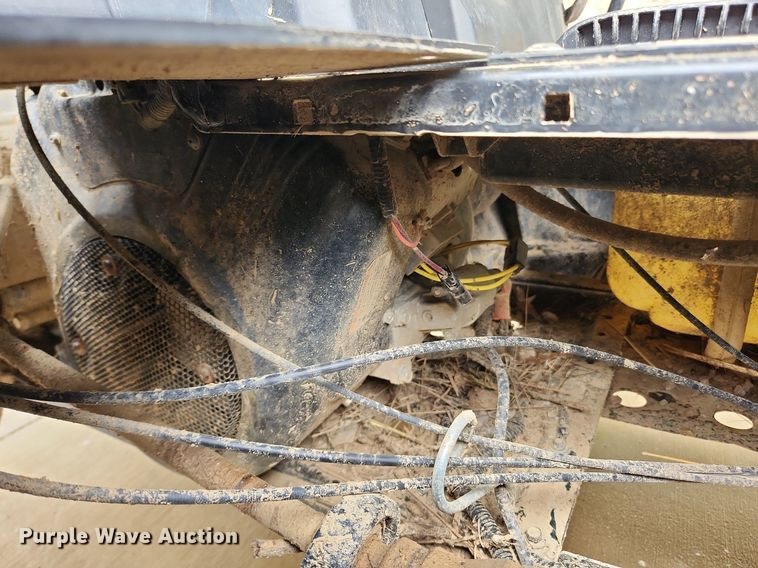 image for item LX9721 2016 John Deere Gator XUV550  utility vehicle