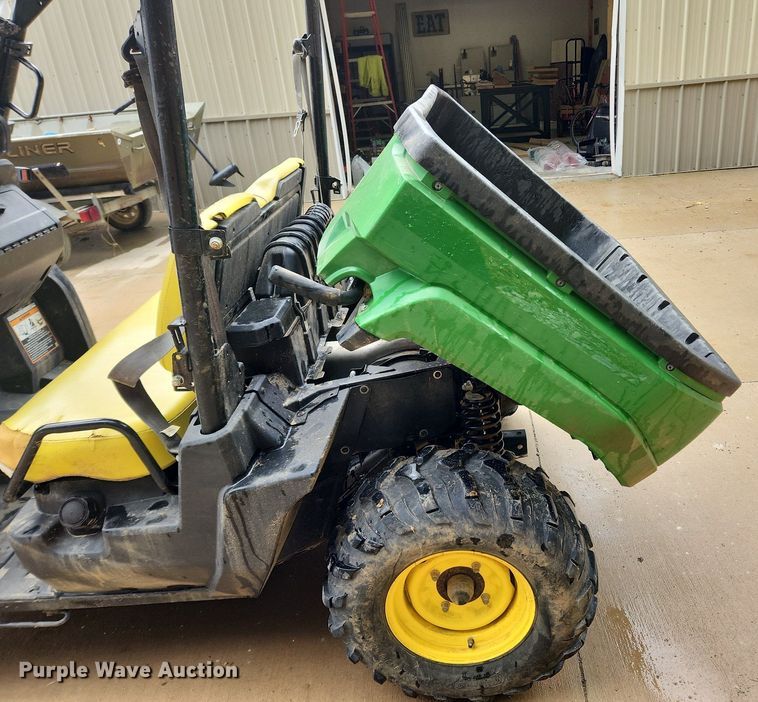image for item LX9721 2016 John Deere Gator XUV550  utility vehicle
