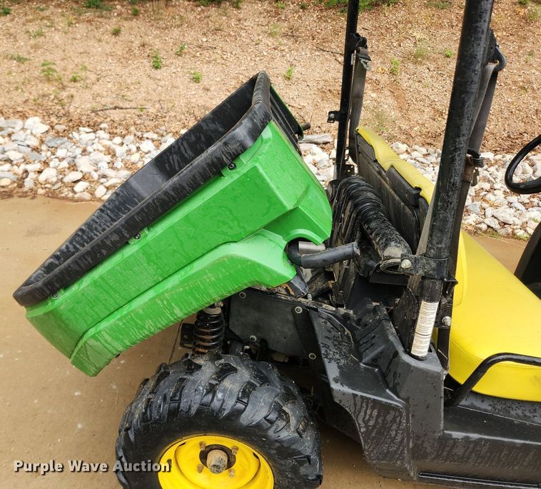 image for item LX9721 2016 John Deere Gator XUV550  utility vehicle