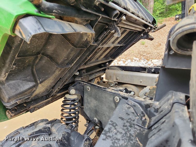 image for item LX9721 2016 John Deere Gator XUV550  utility vehicle