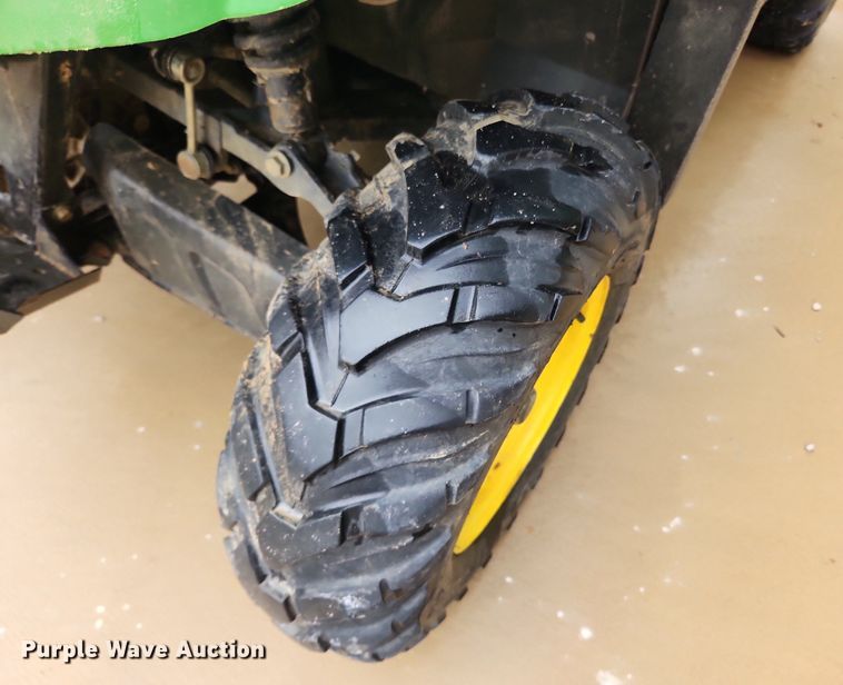 image for item LX9721 2016 John Deere Gator XUV550  utility vehicle