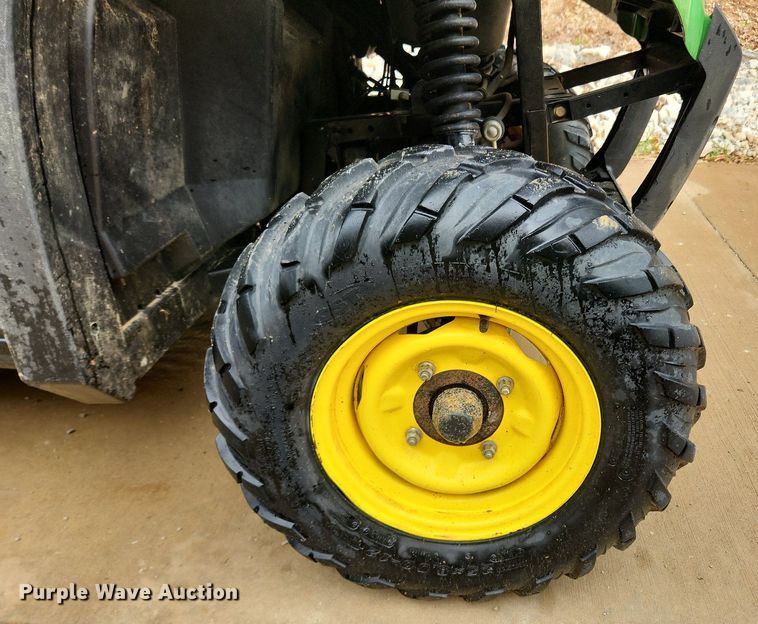 image for item LX9721 2016 John Deere Gator XUV550  utility vehicle