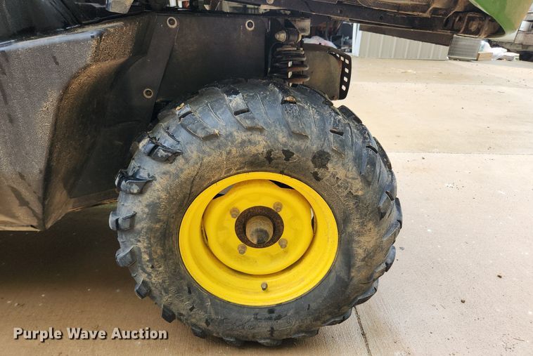 image for item LX9721 2016 John Deere Gator XUV550  utility vehicle