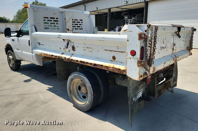image for item LX9722 2004 Ford F450 Super Duty XL  dump truck