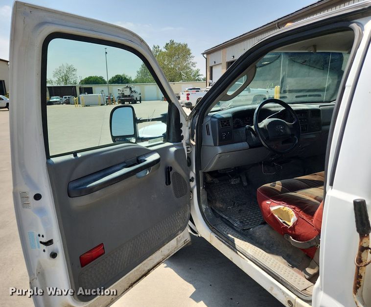 image for item LX9722 2004 Ford F450 Super Duty XL  dump truck