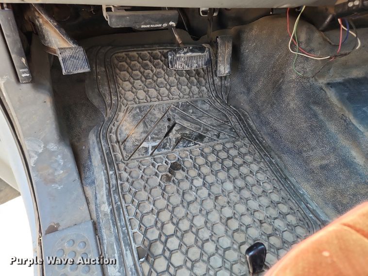 image for item LX9722 2004 Ford F450 Super Duty XL  dump truck