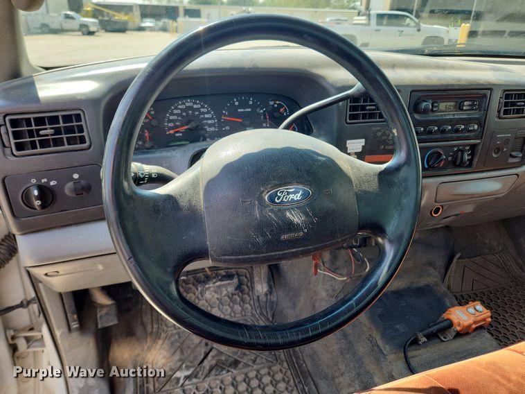 image for item LX9722 2004 Ford F450 Super Duty XL  dump truck