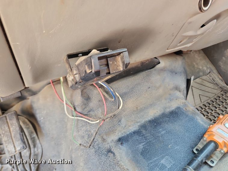 image for item LX9722 2004 Ford F450 Super Duty XL  dump truck