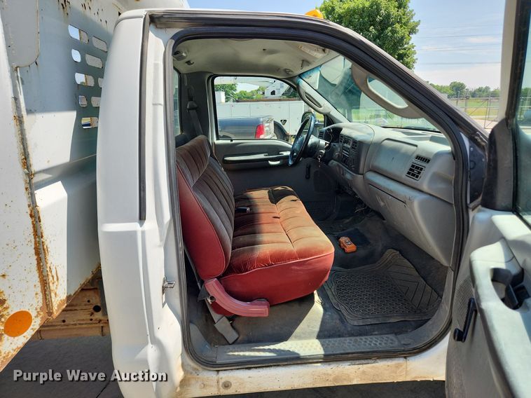 image for item LX9722 2004 Ford F450 Super Duty XL  dump truck