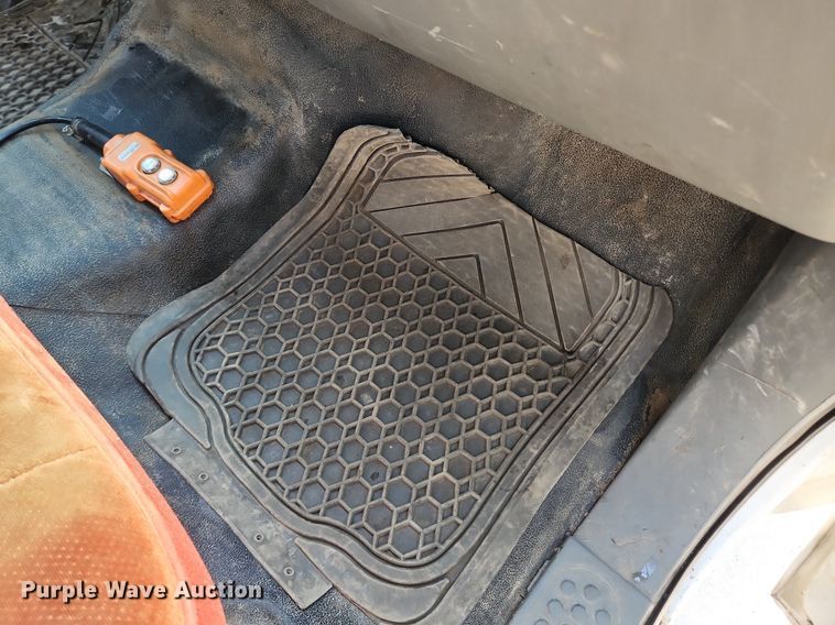 image for item LX9722 2004 Ford F450 Super Duty XL  dump truck