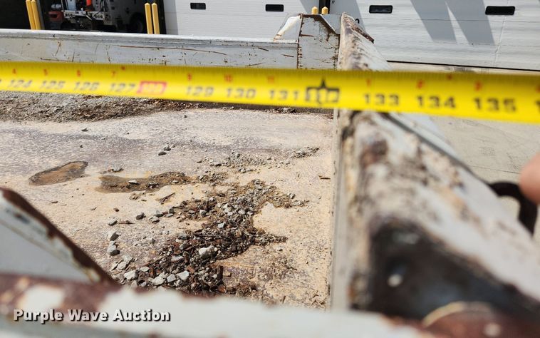 image for item LX9722 2004 Ford F450 Super Duty XL  dump truck