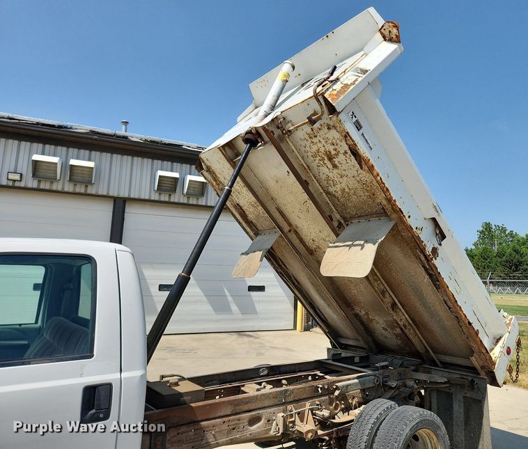 image for item LX9722 2004 Ford F450 Super Duty XL  dump truck