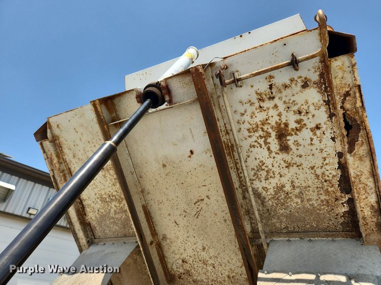 image for item LX9722 2004 Ford F450 Super Duty XL  dump truck